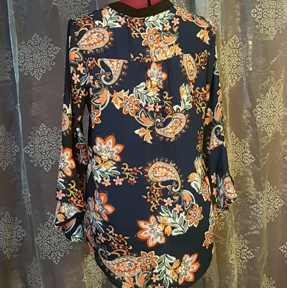 Blouse - Picture 2 of 3